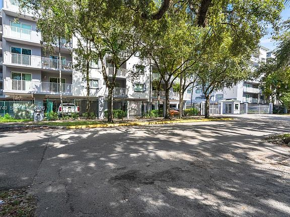 5th image of 2475 NW 16th Street Rd APT 211