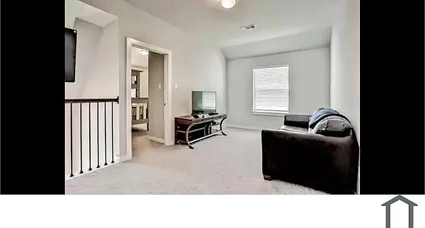 5 bed, 2600 sqft, $3,500 — Photo 4