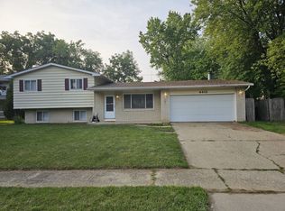 4412 Robin Ct, Gurnee, IL