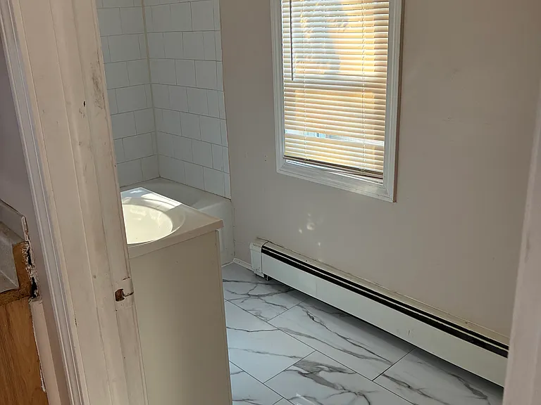 405 Bellevue St #2 — Photo 4