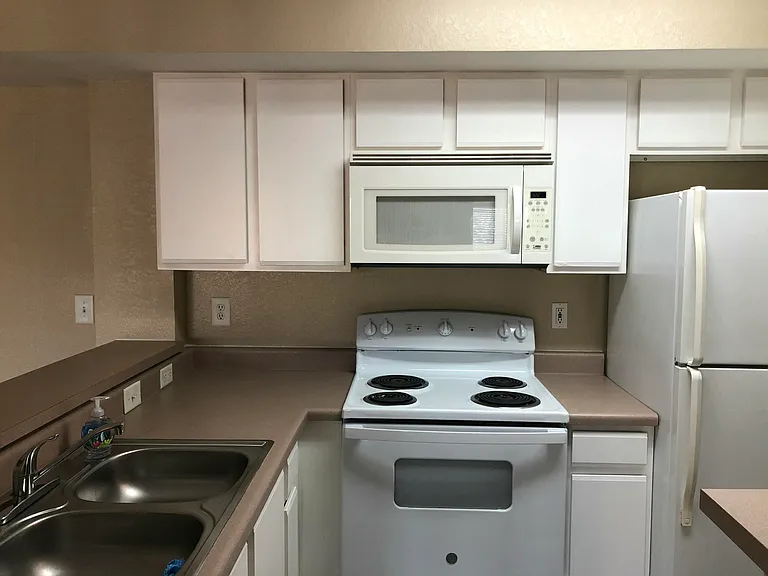 181 SW Palm Dr #203 — Photo 3