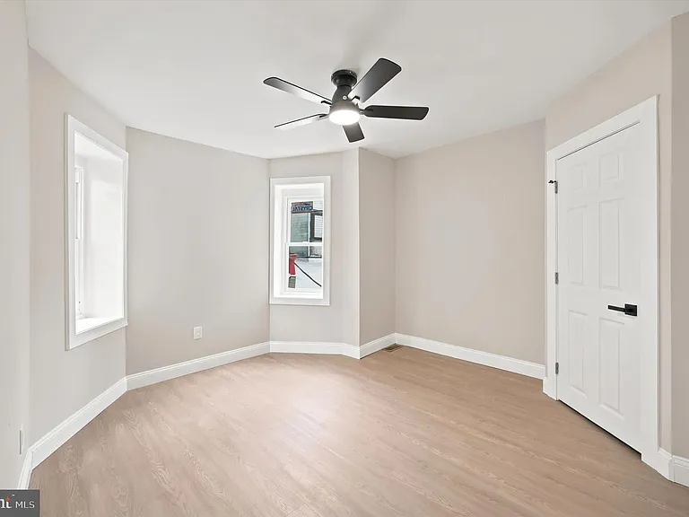 914 E Stafford St — Photo 14