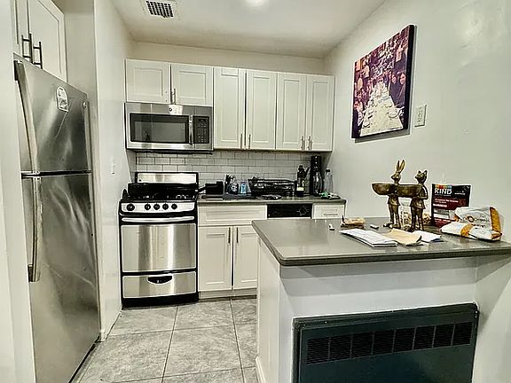 3rd image of 247 W 15th St APT 5A