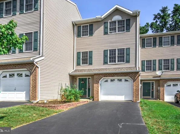 13 Lauren Ln, Ephrata, PA 17522