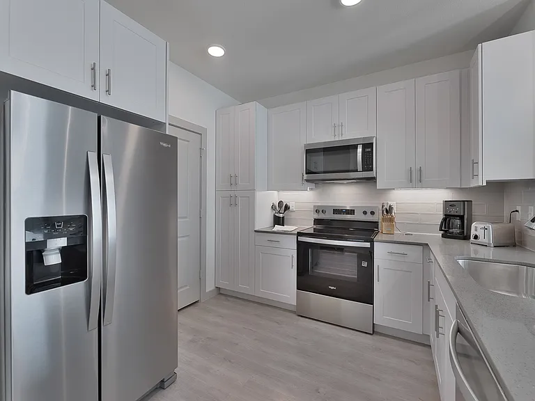 Bluffview Apartments — Photo 9
