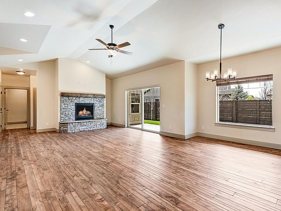 4th image of 180 NW Saddlehorn Ct