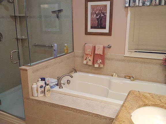 4th image of 55 Lexington Dr
