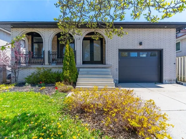 12 Summerlea Dr, Hamilton, ON L8T 4V5