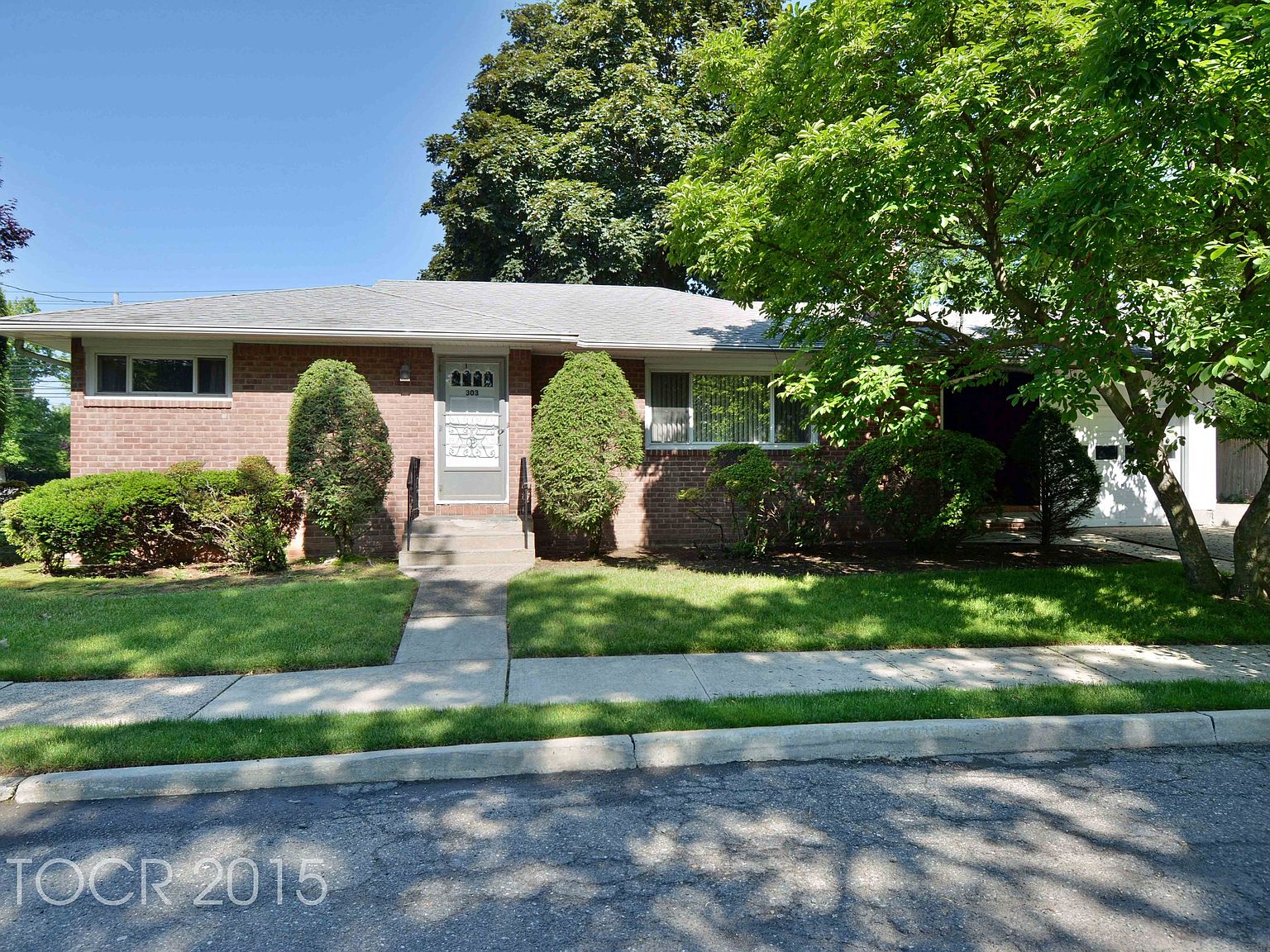 【中古】 CRAFT（13） 303 Schoolcraft Rd, Bergenfield, NJ 07621 | Zillow