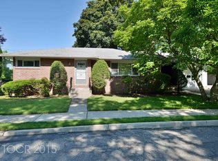 303 Schoolcraft Rd, Bergenfield, NJ 07621