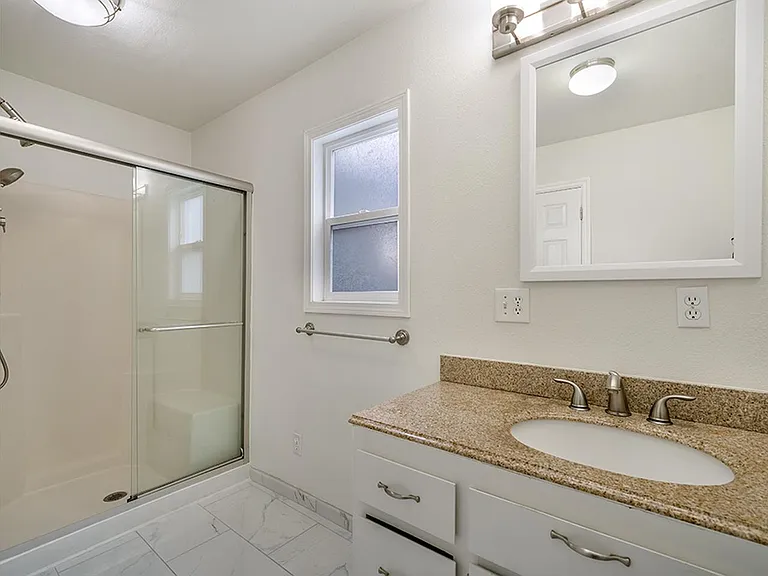 8912 NE Russell St — Photo 17