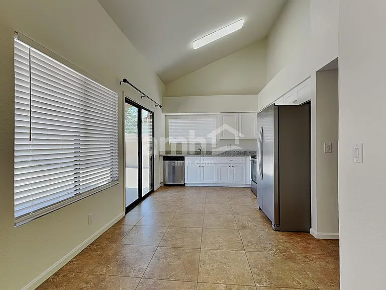 11106 E Becker Ln — Photo 5