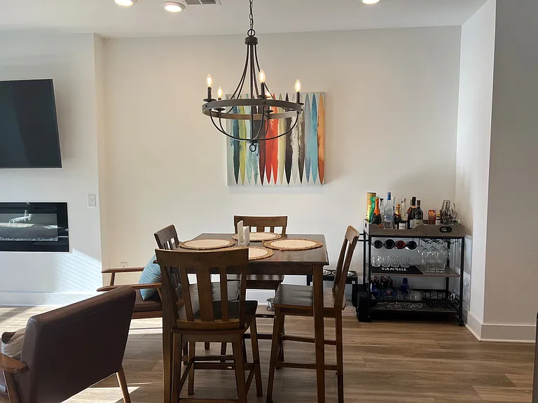 4577 Mixson Ave — Photo 5