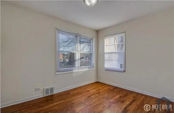 2 bed, 900 sqft, $2,400 — Photo 3