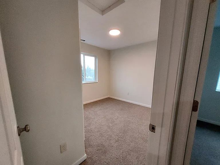 315 S 1st St — Photo 16