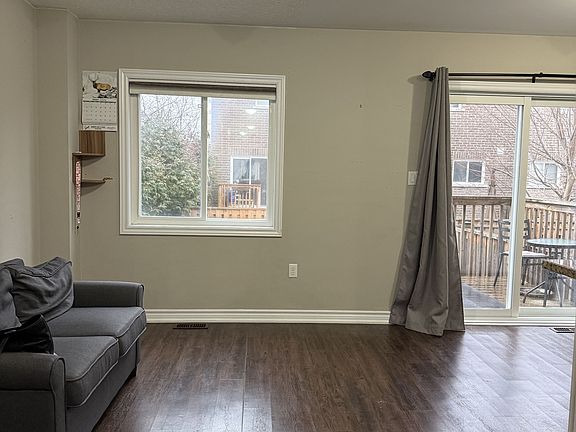 3rd image of 34 Markham Trl