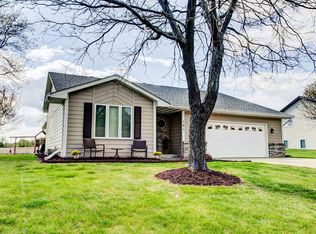 121 Meadowlark Rd SE, Saint Michael, MN 55376