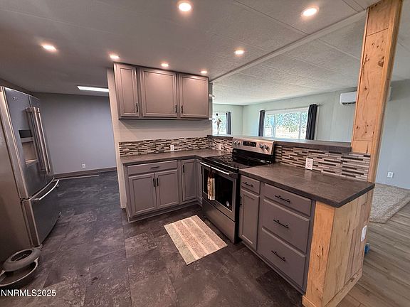 5th image of 3910 Brewster Ln