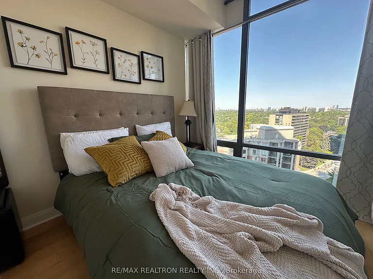 18 Yorkville Ave #1601 — Photo 22