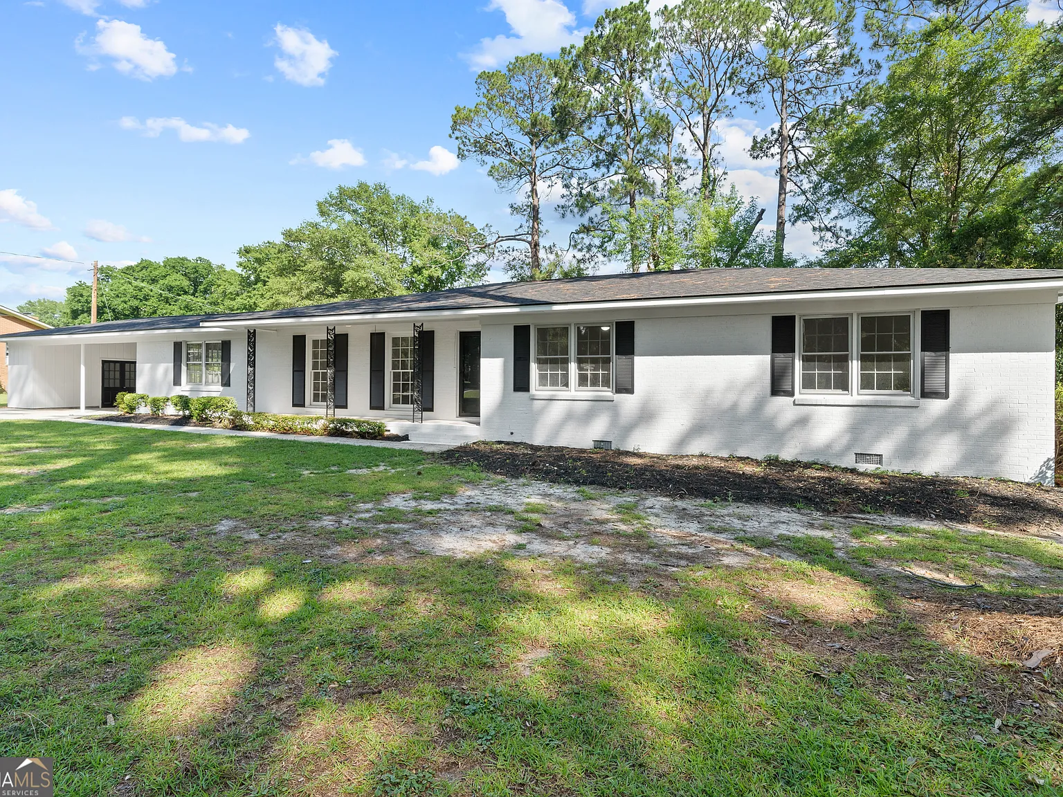 3 bed, 2.0 bath, 2502 sqft, $2,500 — Photo 3