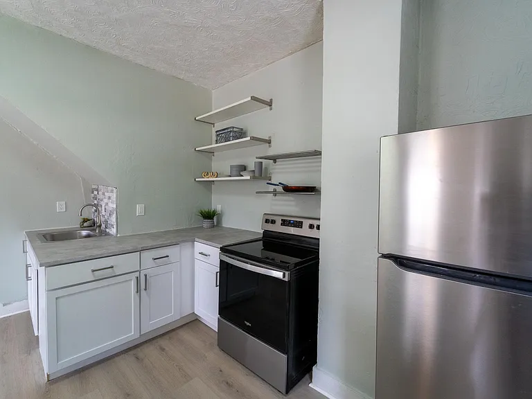 4 Jones St #1 — Photo 2