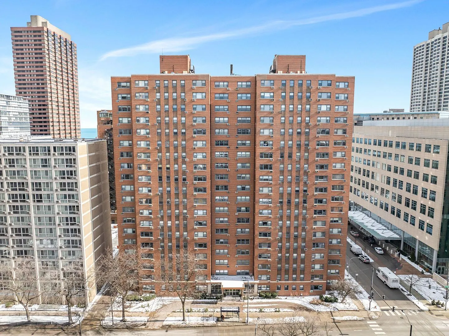 2909 N Sheridan Rd APT 1703 photo 1
