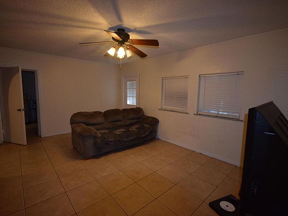 5th image of 1473 Meadowbrook Dr