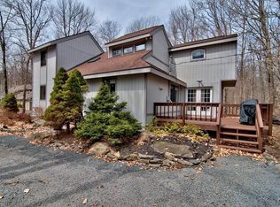 199 Crocketts Cres, Pocono Pines, PA