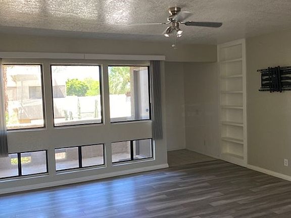 5th image of 439 Bradshaw Ln