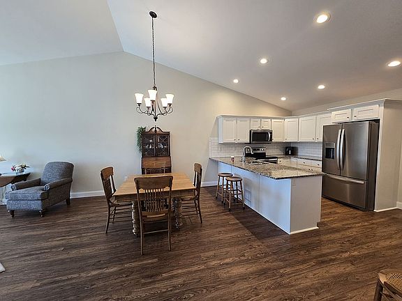5th image of 36 Tuscany Cir