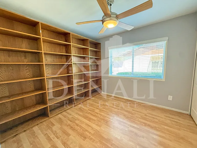 811 E Chilton Dr — Photo 31