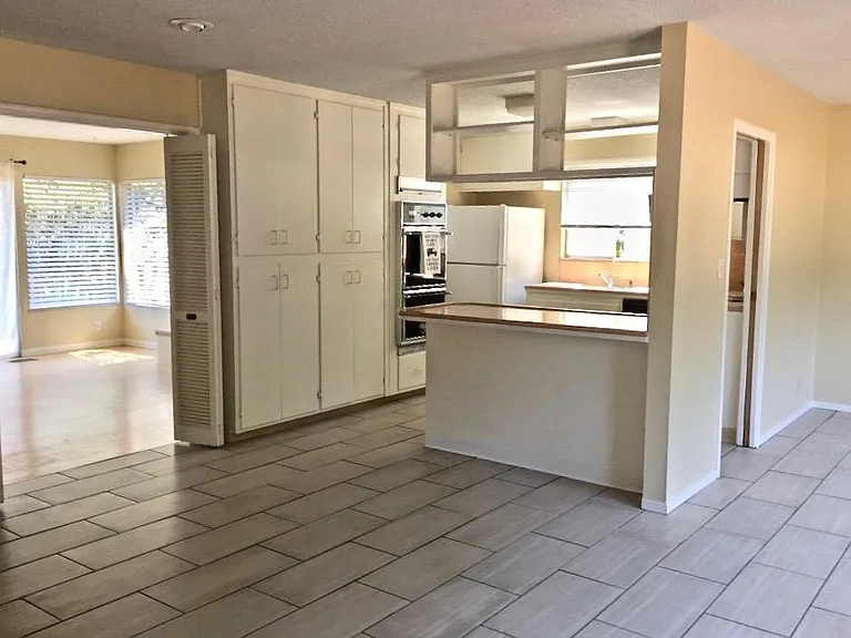 48 Tampa Dr — Photo 6