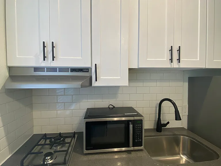 27th Street Studios and One Bedrooms — Photo 16
