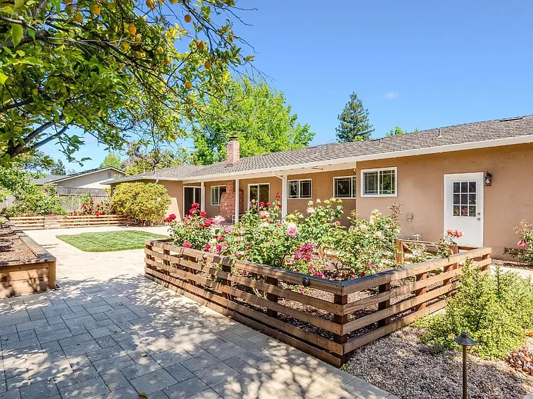 12371 Saraglen Dr — Photo 32