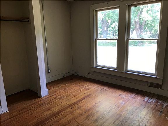 5th image of 401 N Wright Ave
