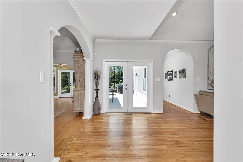 4 bed, 3.5 bath, 3190 sqft, $3,150 — Photo 2
