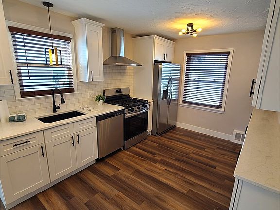 3rd image of 12913 Darlington Ave
