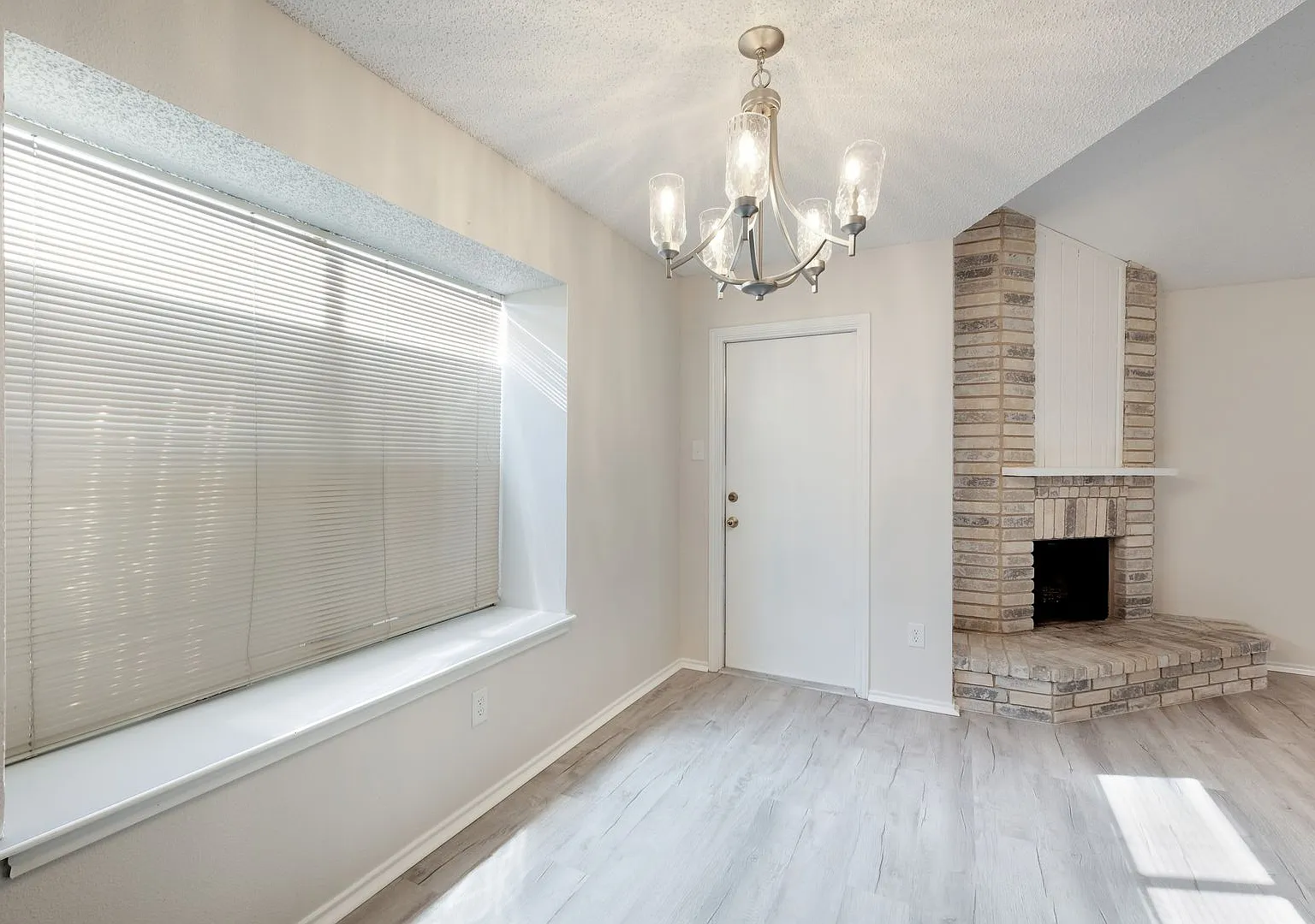 Charming 3-Bedroom Near Randolph AFB — Photo 1