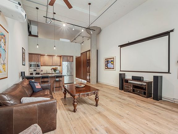 4th image of 601 4th St Unit 106