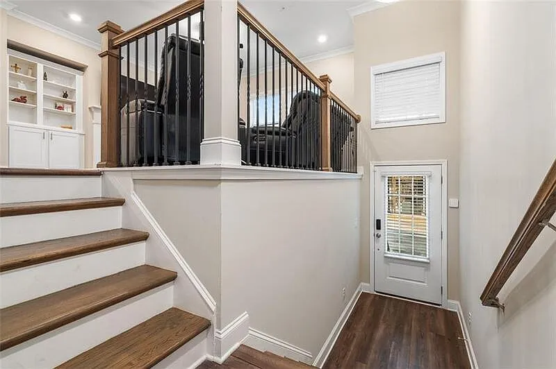 4 bed, 3.5 bath, 2594 sqft, $3,650 — Photo 2