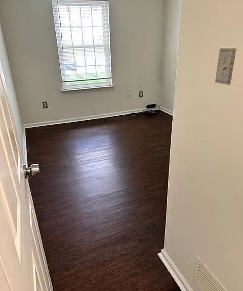 601 Ferris Ln #F1 — Photo 9