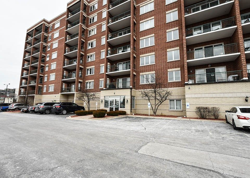 1st image of 5555 N Cumberland Ave Unit 706