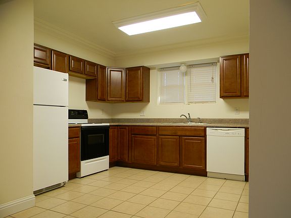 3rd image of 1001 W Walnut St APT 1