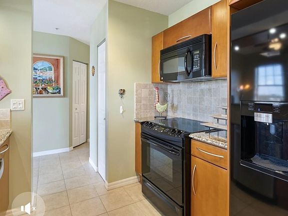 3rd image of 511 Lucerne Ave APT 520