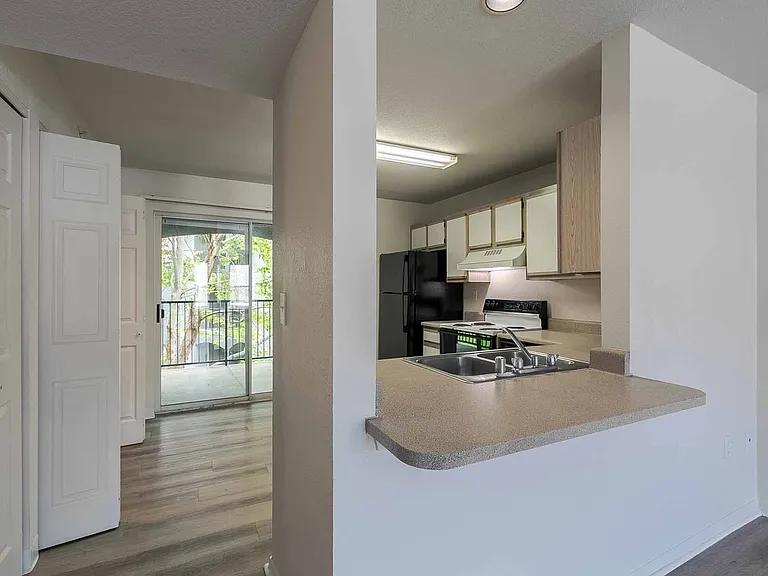 West Park Apartments — Photo 35