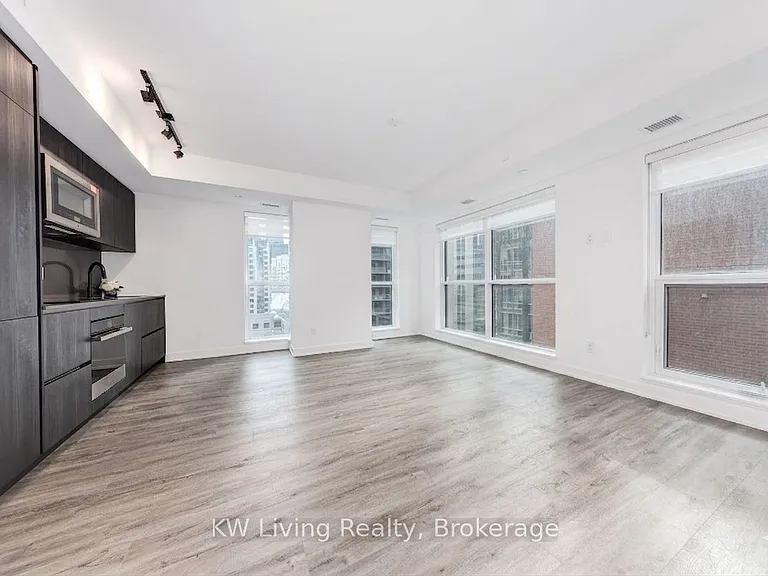 327 King St W #1302 — Photo 1