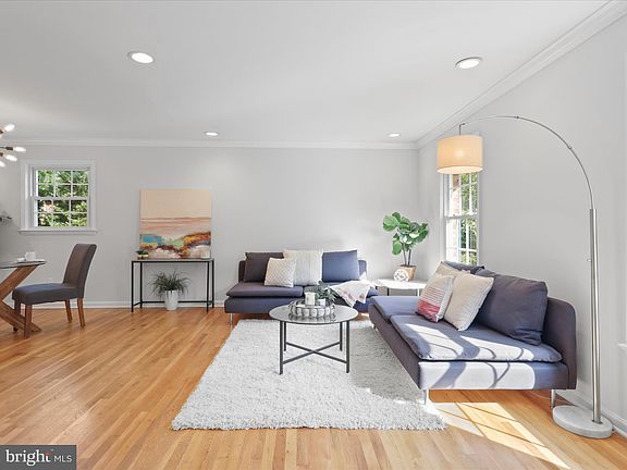 3rd image of 4505 Peacock Ave