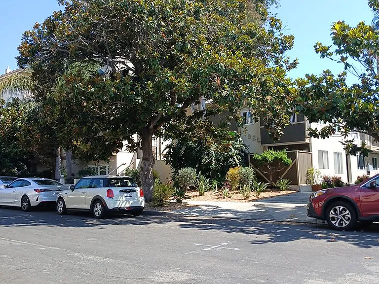 1920 Manning Ave — Photo 24
