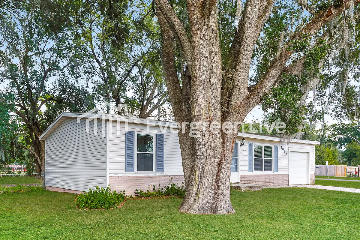 Building Photo - 7807 Knoll Dr N