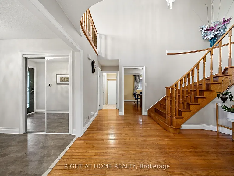 29 Sunforest Dr — Photo 14